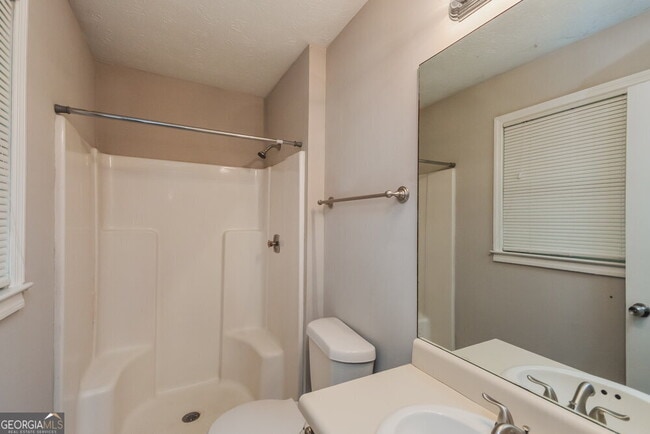 Building Photo - 583 Lakeridge Cir SE