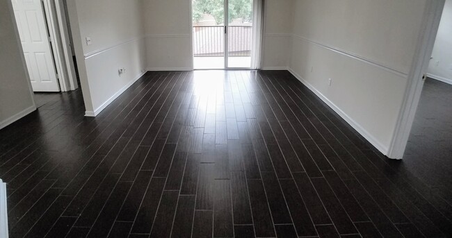 Building Photo - Gorgeous Remodeled 2/2 Floors Condo For Re...