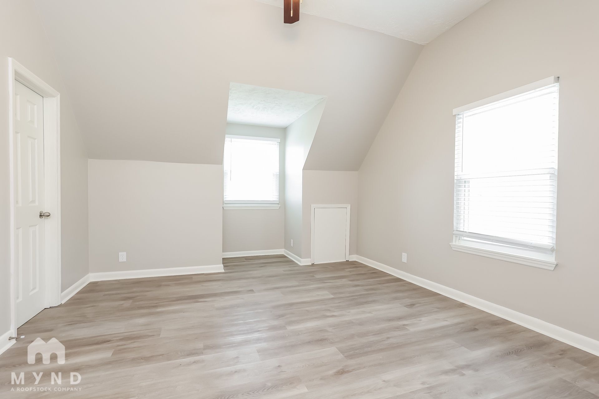 Building Photo - 204 Deerlake Dr