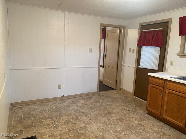 Building Photo - 103 Wallace St