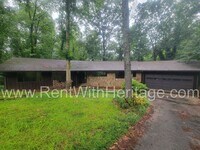 Building Photo - Charming Cabin Style Home on 1.3 Acres / Finished Basement / Great Location
