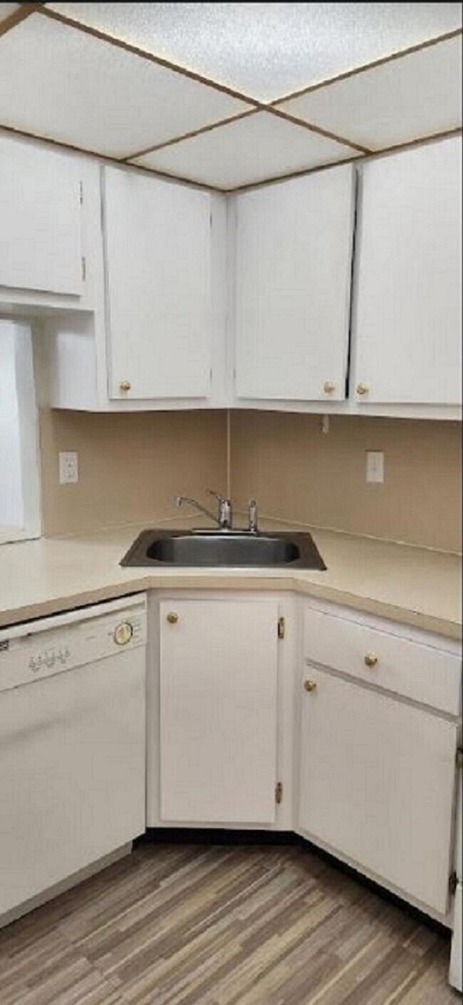 Building Photo - 1420 SE 4th Ave