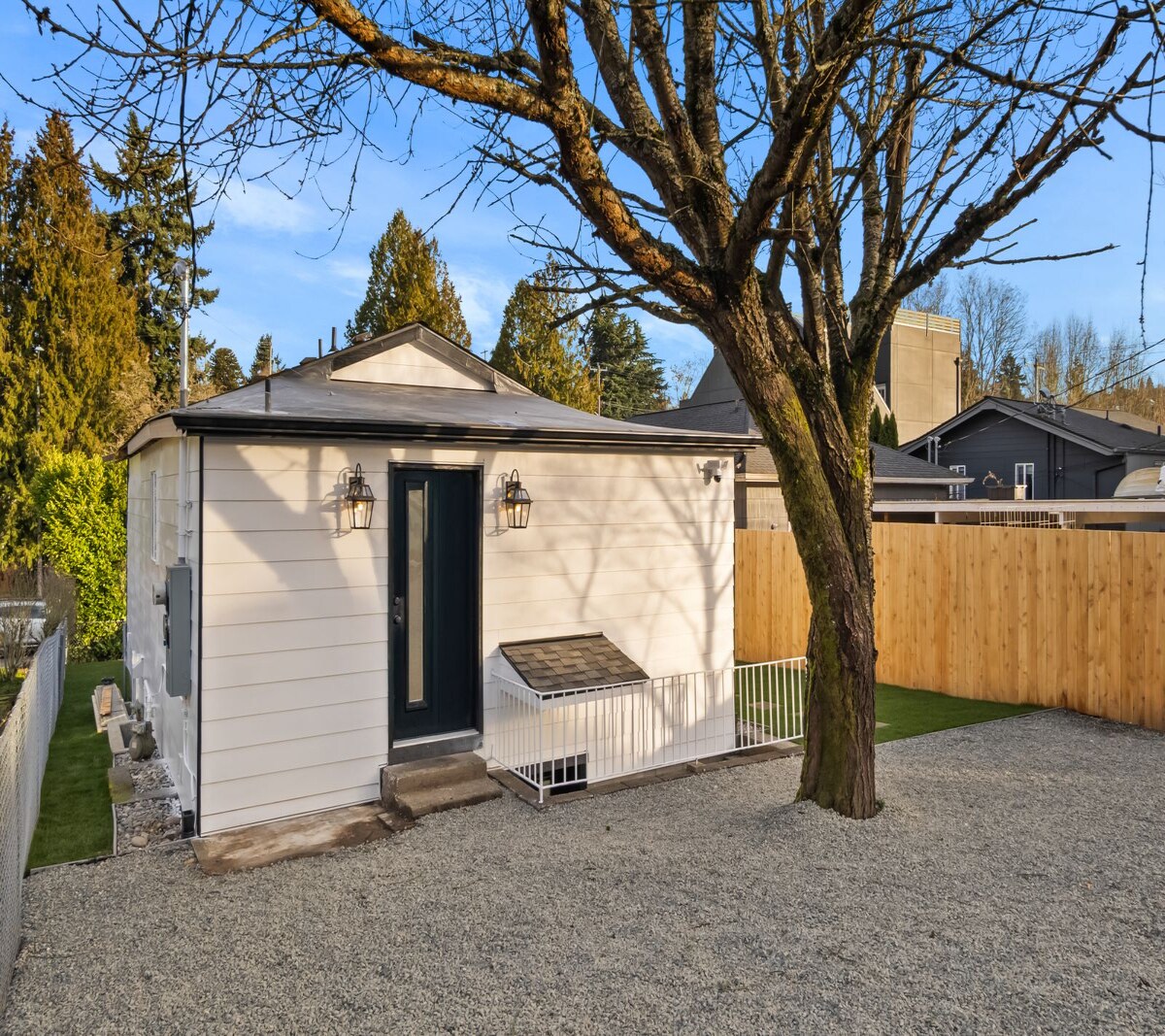 Building Photo - 5945 Fauntleroy Way SW