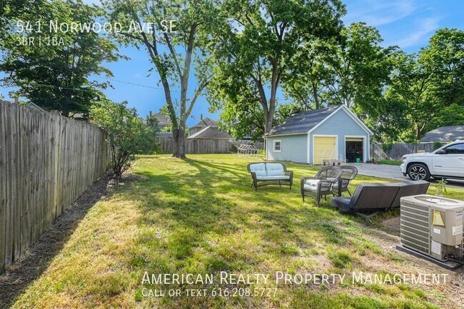 Building Photo - 541 Norwood Ave SE