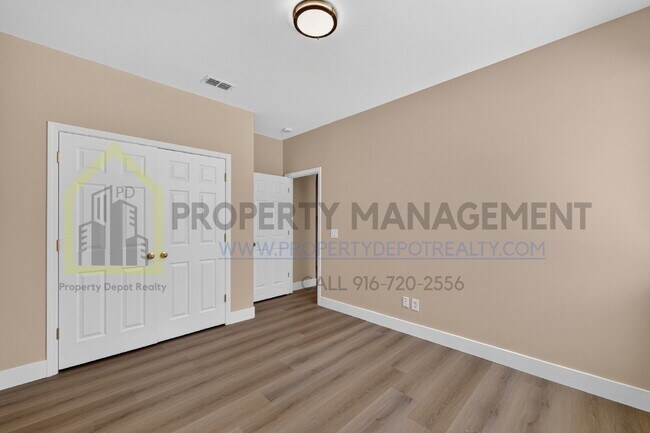 Building Photo - Spacious 3-Bed, 2-Bath Retreat on Charm Way
