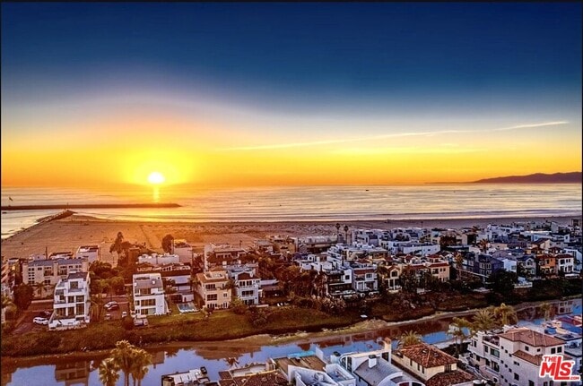 Building Photo - 129 Channel Pointe Mall