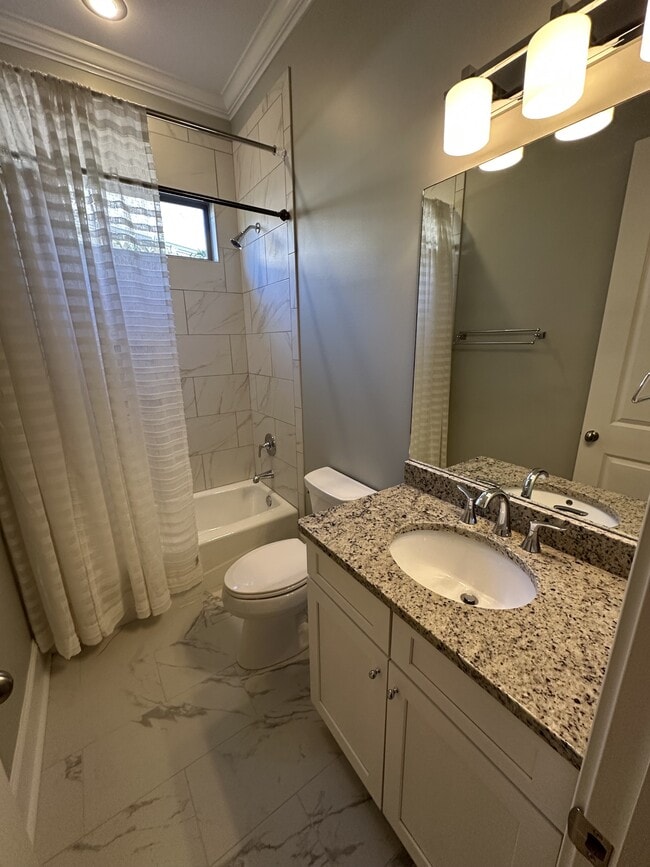 Building Photo - 170 Mulberry Ln