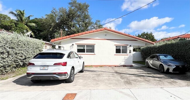 Building Photo - 2827 SW 24th St