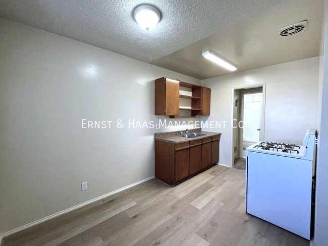 Building Photo - 9119 Rose St