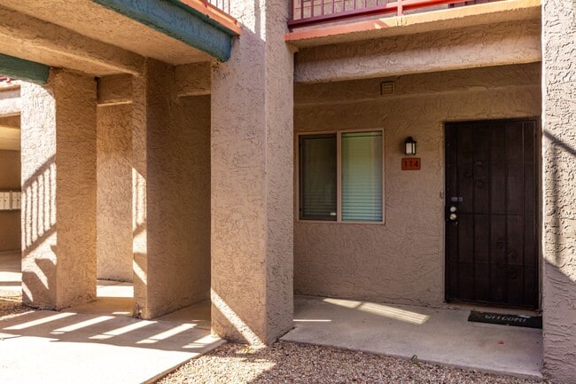 Building Photo - Remodeled 2-Bedroom, 2-Bath Condo in Prime Scottsdale Location