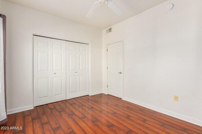Building Photo - Amazing Townhome in Gated Community!