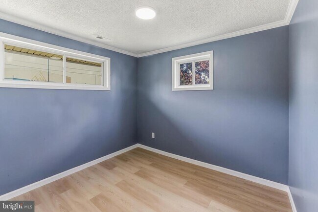 Building Photo - 1037 Monmouth Rd