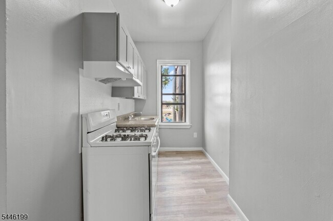 Building Photo - 9 E Monroe St