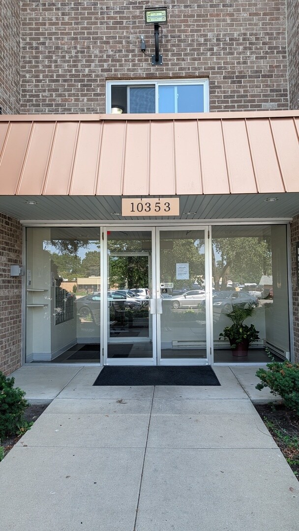 Building Photo - 10353 Dearlove Rd