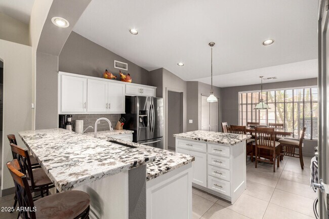 Building Photo - 9637 E Sundune Dr