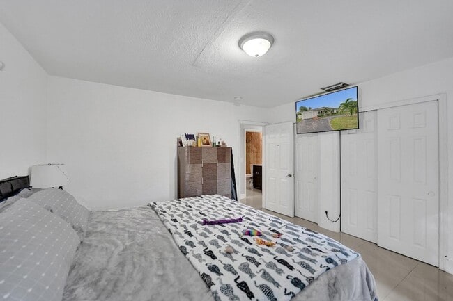 Building Photo - 3322 McKinley St