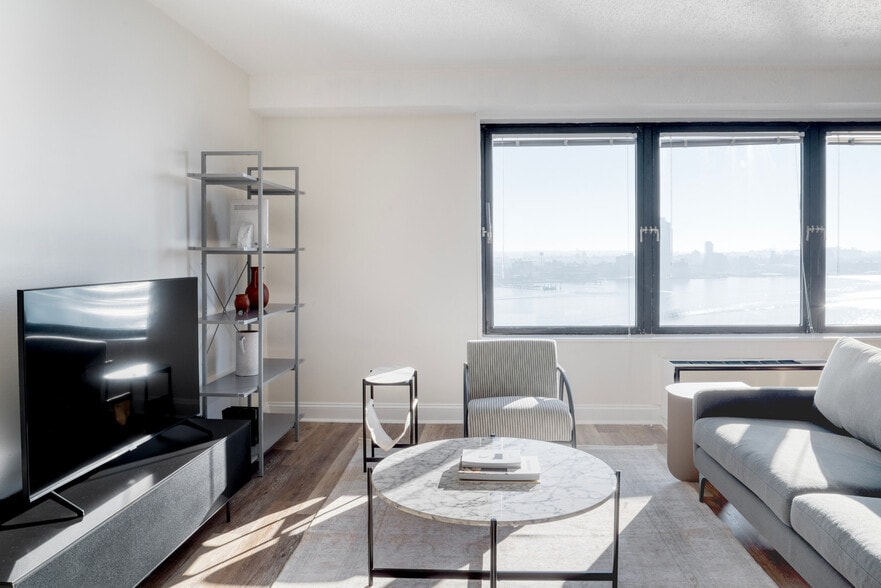 Primary Photo - 30 Waterside Plaza