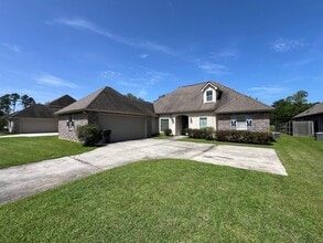 Building Photo - Spacious 4BR/3BA Home with Split Floor Plan, Fireplace & Covered Patio