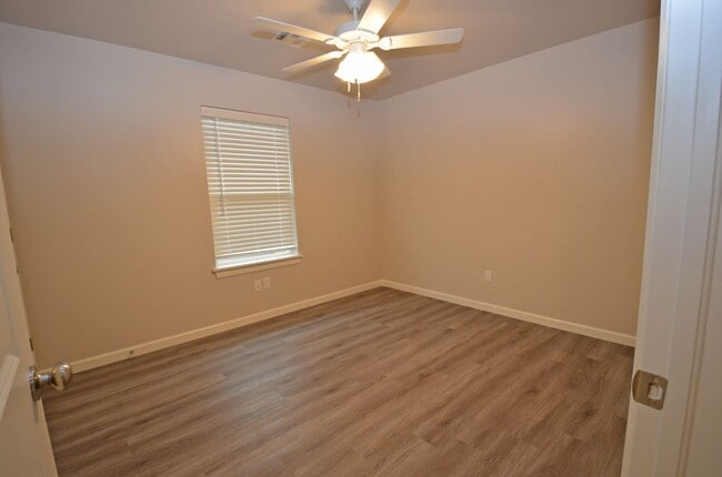 Building Photo - 3 Bed 2 Bath 2 Car Duplex in Chisholm Creek NW OKC