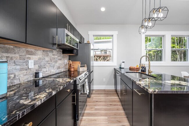 Building Photo - 288 Stonewall Road-SI ID1055518P