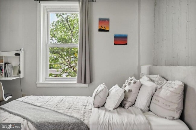 Building Photo - 3215 Hamilton St