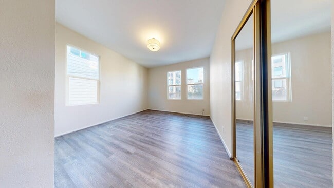 Building Photo - Gorgeous Remodeled 3BD/2BA with Parking & City Views in Nob Hill