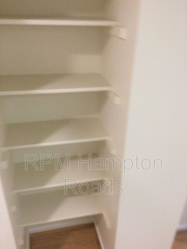 Building Photo - 305 Wimbledon Chase