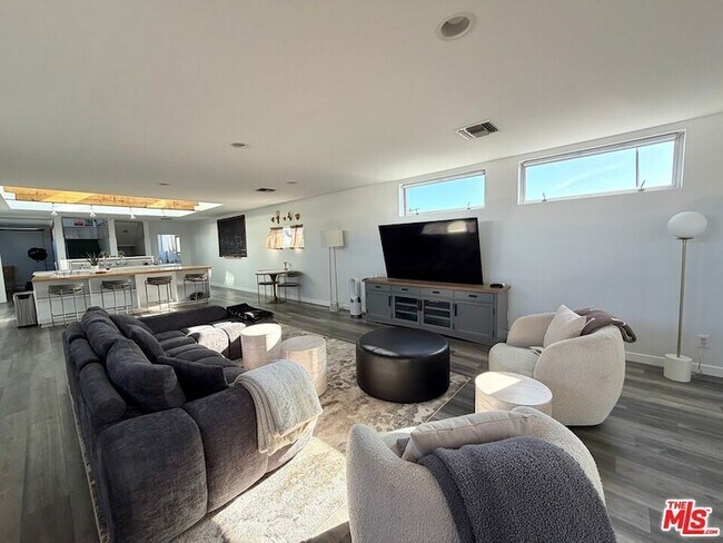 Building Photo - 46 Rose Ave