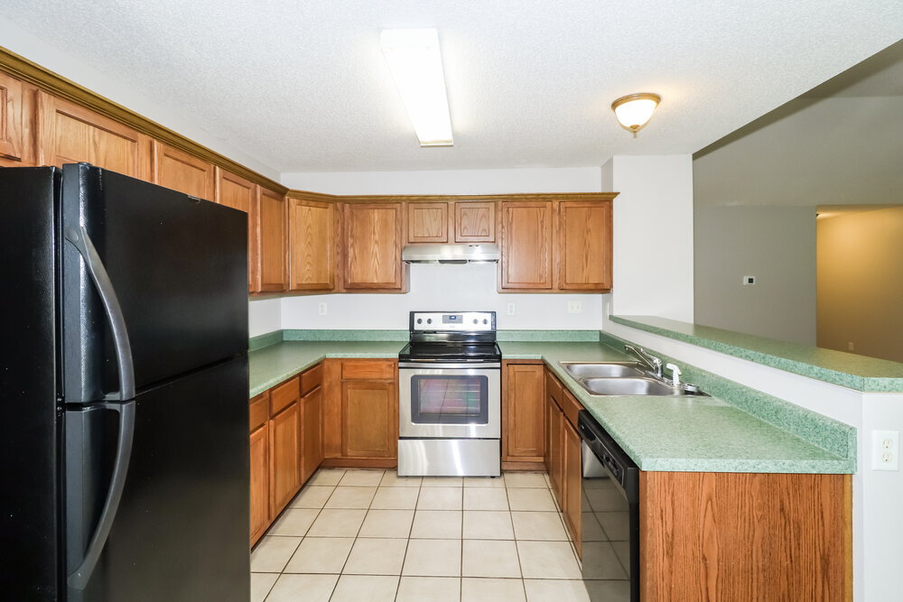Building Photo - 305 Village Dr