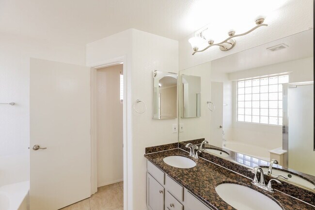 Building Photo - 12933 W Monte Vista Ave