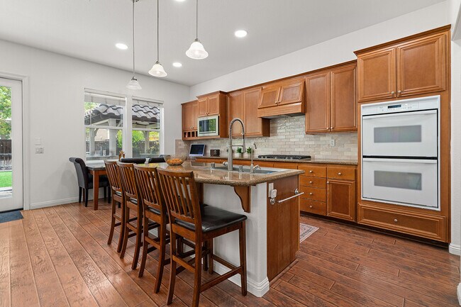 Building Photo - 7116 Torrey Mesa Ct