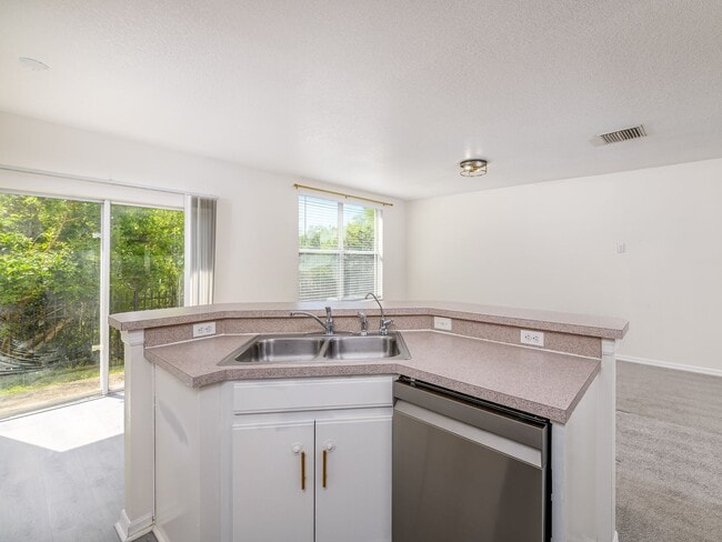 Building Photo - Riverview Townhome