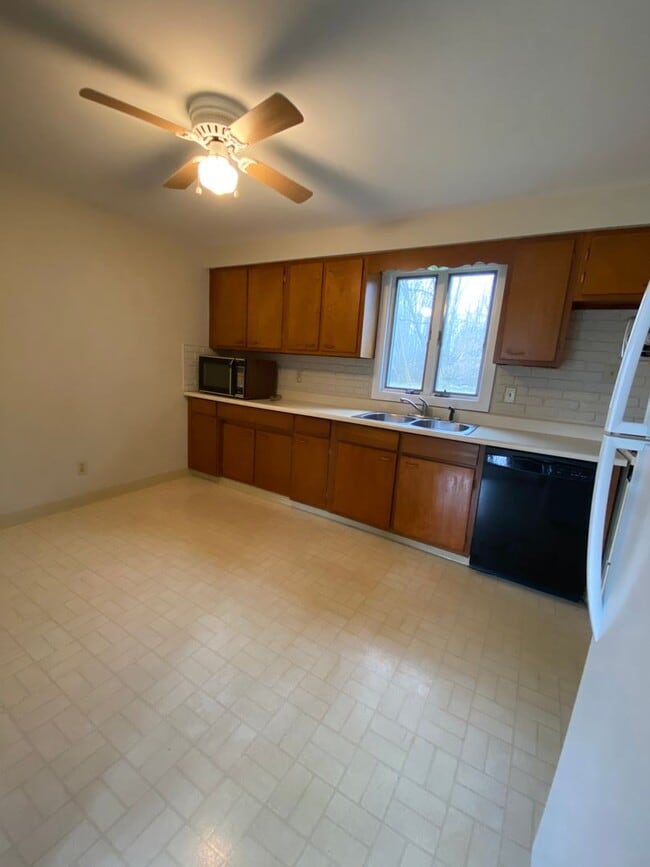 Building Photo - Ranch Style home for rent- Cicero!