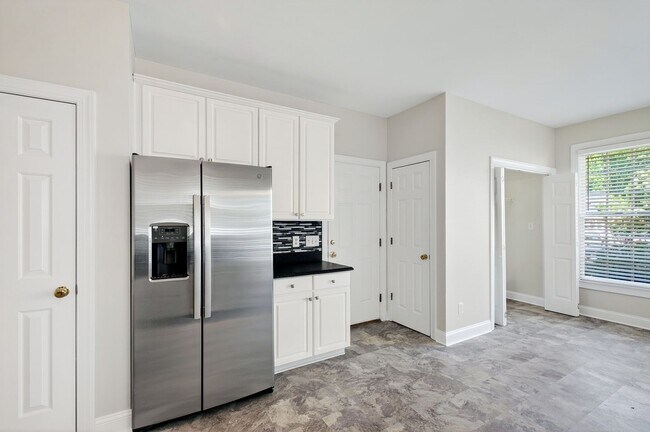 Building Photo - Move-In Ready Gem in Sought-After Dover Ridge!