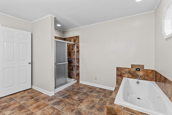 Building Photo - Stylish & Newly Renovated 4 Bedroom 2 Bath...
