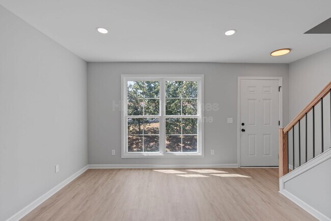 Building Photo - 400 Gallery Ln