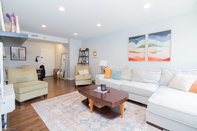 Building Photo - 2201 N Cleveland Ave