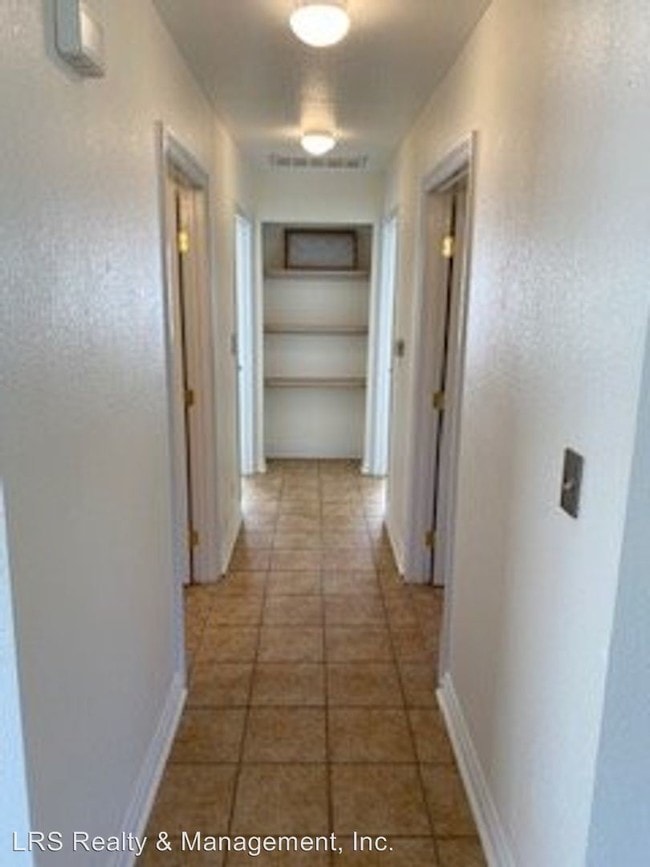 Building Photo - 2 br, 1 bath House - 27502 N. Lake Wohlford