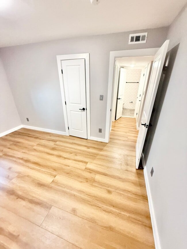 Building Photo - Meridian Apartments