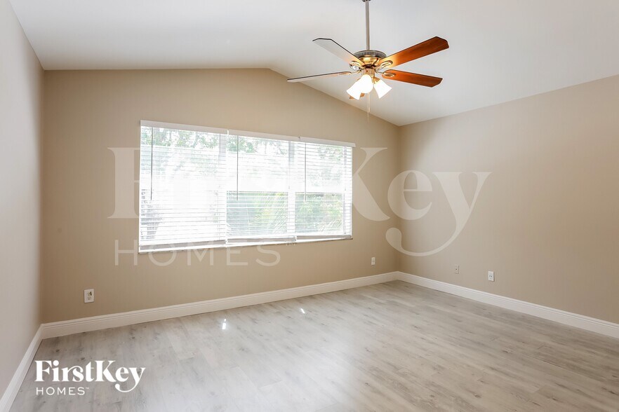 Building Photo - 10837 NW 46th Dr