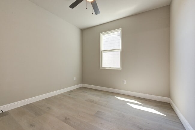 Building Photo - 19112 Sears Dr