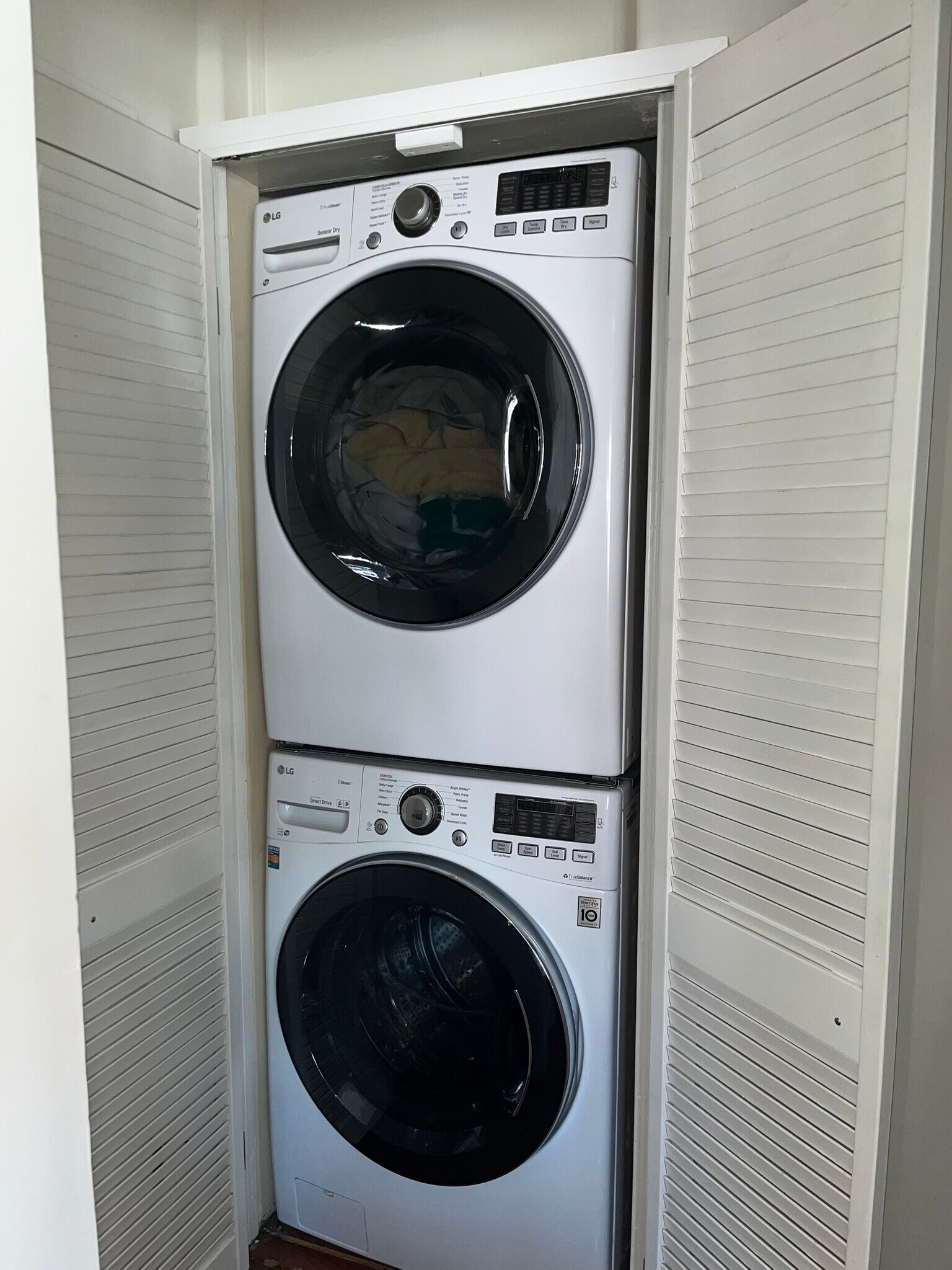 FULL SIZE IN UNIT WASHER & DRYER - 1413 S Beverly Glen Blvd