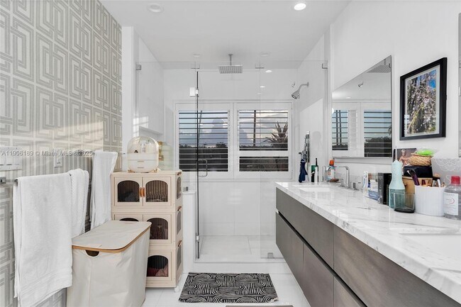 Building Photo - 415 Rovino Ave