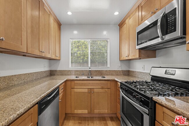 Building Photo - 1037 N La Jolla Ave