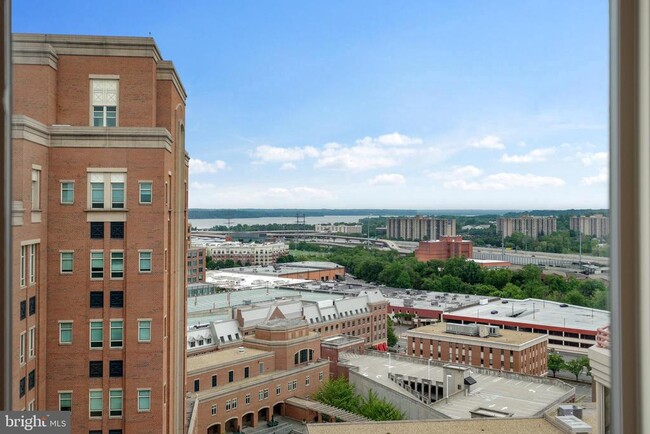 Building Photo - 2181 Jamieson Ave