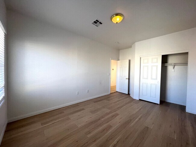 Building Photo - 323 Sea Rim Ave