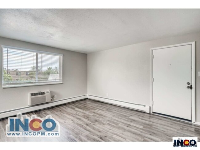 Building Photo - Convenient location! 2 bed 1 bath Apartmen...