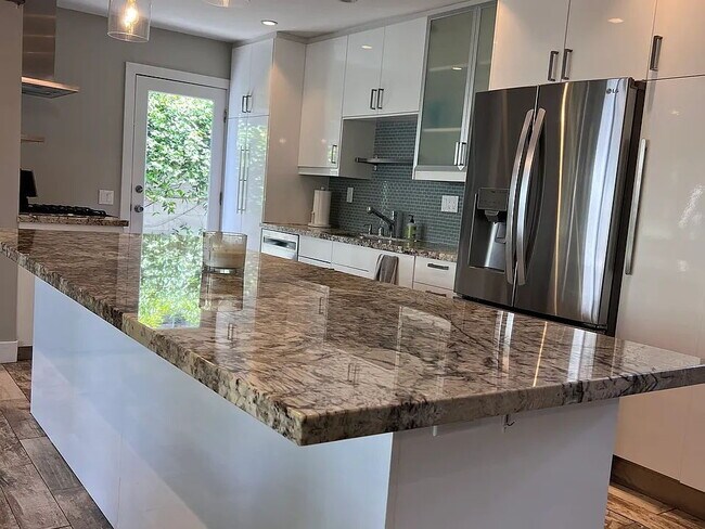 Building Photo - NO MIN CREDIT SCORE REQUIRED, BK OKAY, PAS...