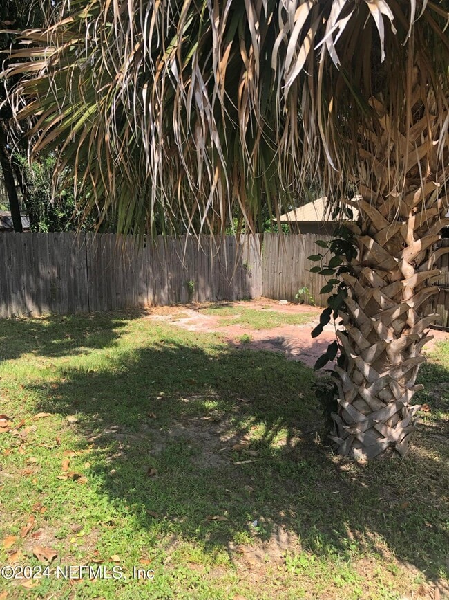 Building Photo - 421 Parkwood Dr