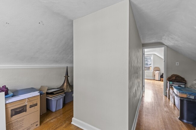 Building Photo - 4009 Maple Dr